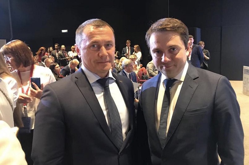 Не сидел на месте - ездил на форумы, общался с коллегами из других городов, чтобы перенять лучший опыт. С секретарем Общественный палаты России Валерием Фадеевым