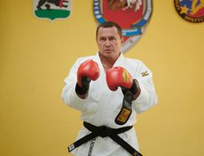 В 2016 году в клубе «Георгий Победоносец» Дмитрий Бердников провел тренировку по рукопашному бою. «У него хорошая техника, вот уро маваши (удар ногой с разворота) пробил мне здорово», - отметил тогда чемпион России Артем Мелкоступов