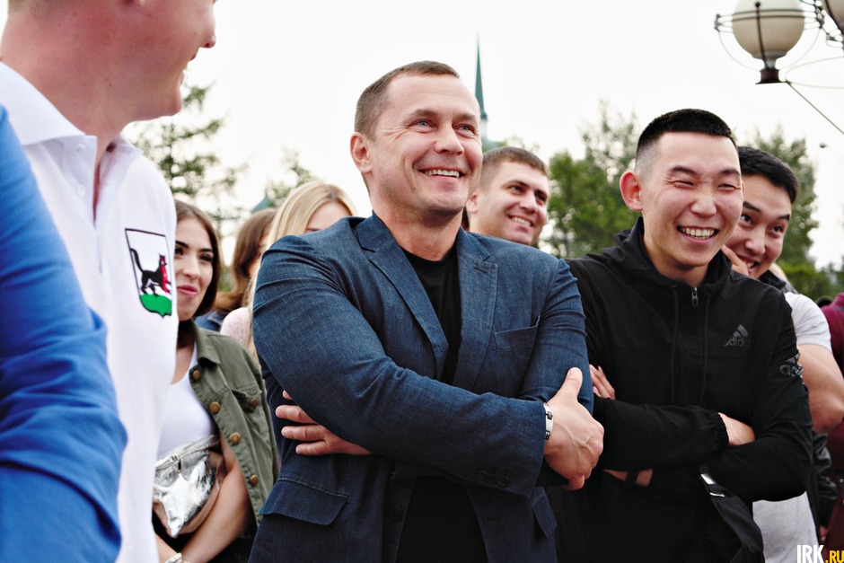 Главное, уметь смеяться над собой. Фотография сделана во время КВН - тогда команда пошутила над мэром. Дмитрий Викторович шутку оценил и рассмеялся