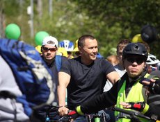 В мае 2019 года мэр принял участие во всероссийской акции велопарадов