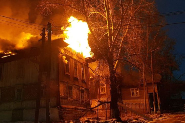 На пожаре в Бохане. Фото пресс-службы ГУ МЧС России по Иркутской области