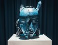 Скульптура «Начало» пополнила коллекцию галереи в феврале 2020 года. Под расколотой маской скрывается лицо прекрасной девушки-амазонки.