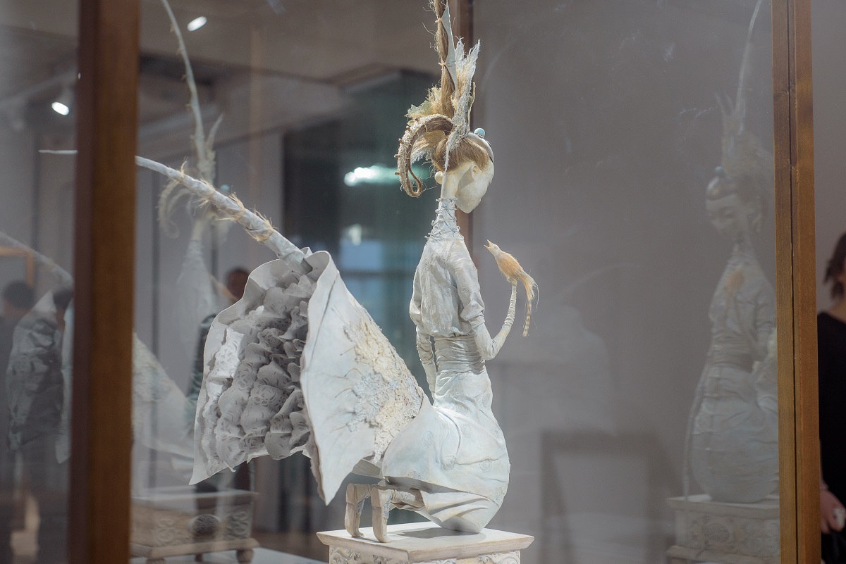 Вышивки и узоры на костюмах кукол — это не просто декоративные элементы. Каждый символ имеет особое значение и служит оберегом.