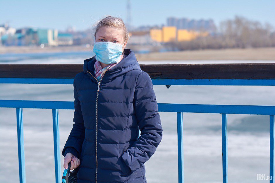 Юлия работает удаленно, как и ее муж, а из квартиры выходит только выгулять собаку и в магазин