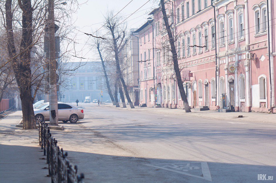 В городе все кофейни, рестораны закрыты, только павильоны с мороженым работают на остановках