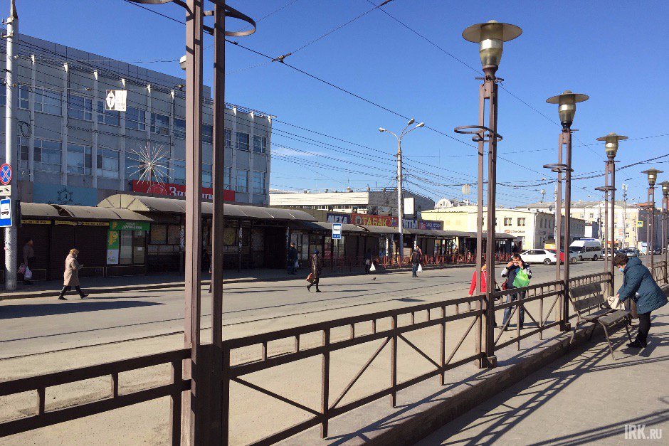 В городе людей мало, даже возле центрального рынка
