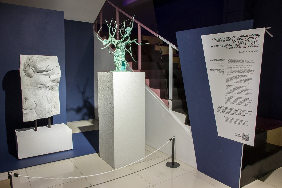 Представить масштаб оригинала позволяет гипсовый фрагмент в натуральную величину. Его изготовили мастера Надежда Супонина и Юрий Цырендашиев из Бурятии.