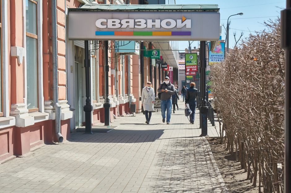 Иркутяне ходят в масках и с антисептиками.