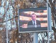 У Драматического театра имени Н. П. Охлопкова его директор Анатолий Стрельцов призывает с экрана забыть про супермаркеты, кинотеатры и общественный транспорт.