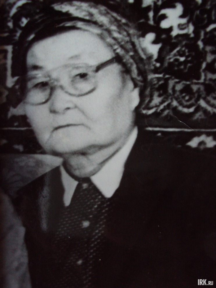 Бадуева Ульяна Бахалуевна (1918-1998) - труженик тыла. В войну трудилась сутками в сельском хозяйстве. Позже - бухгалтером центральной бухгалтерии совхоза «Ново-Николаевский» Эхирит-Булагатского района. Фото Эллы Антакшиновой