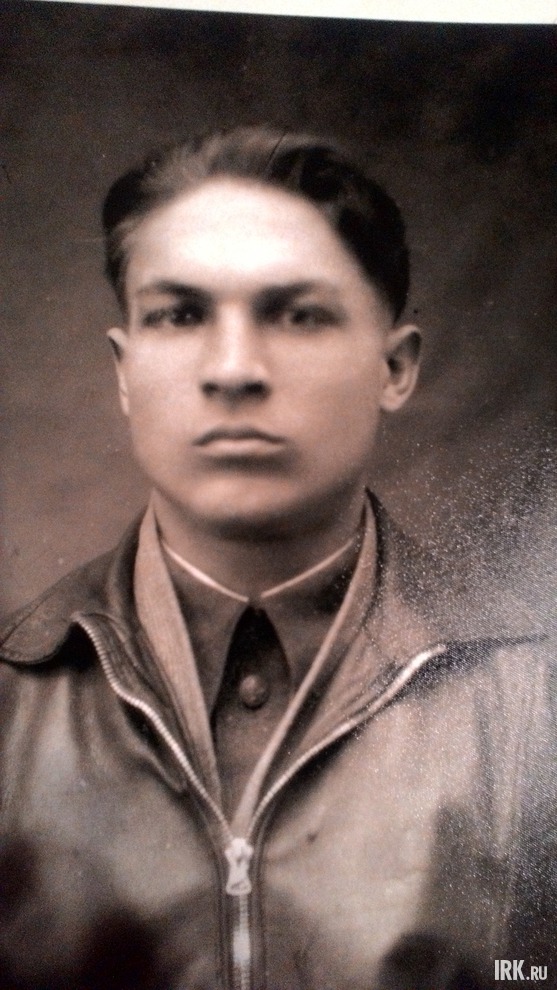 Кузнецов Степан Иннокентьевич (1922-1983), уроженец Хомутово. В 1942 году пошел на фронт. Получил тяжелые ранения, контузии. В 1944 году дали вторую группу инвалидности. После войны окончил техникум, продолжал работать. Награжден орденами и медалями.
