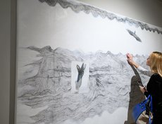 Художница говорит, что для нее любовь — это природа. В мире, созданном ей, люди, божества и животные неотделимы друг от друга.