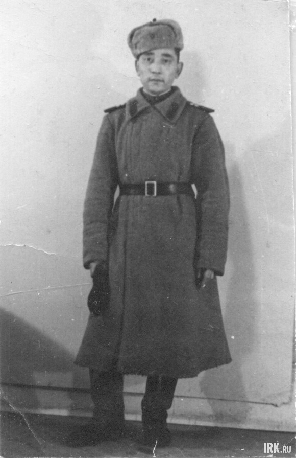 Антакшинов Филипп Антакшинович (23.12.1917-28.12.1994). Был призван Усть–Ордынским окружным военным комиссариатом 22 июня 1941 года, был артиллеристом, участником трудной и славной победы на Курско-Орловской дуге. Фото Эллы Антакшиновой