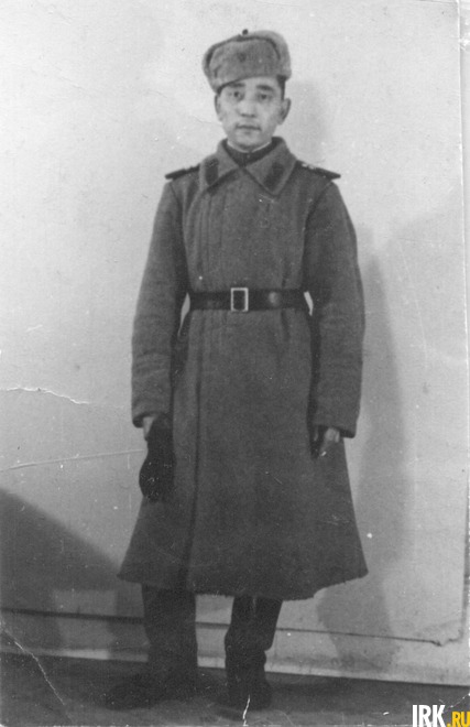 Антакшинов Филипп Антакшинович (23.12.1917-28.12.1994). Был призван Усть–Ордынским окружным военным комиссариатом 22 июня 1941 года, был артиллеристом, участником трудной и славной победы на Курско-Орловской дуге. Фото Эллы Антакшиновой