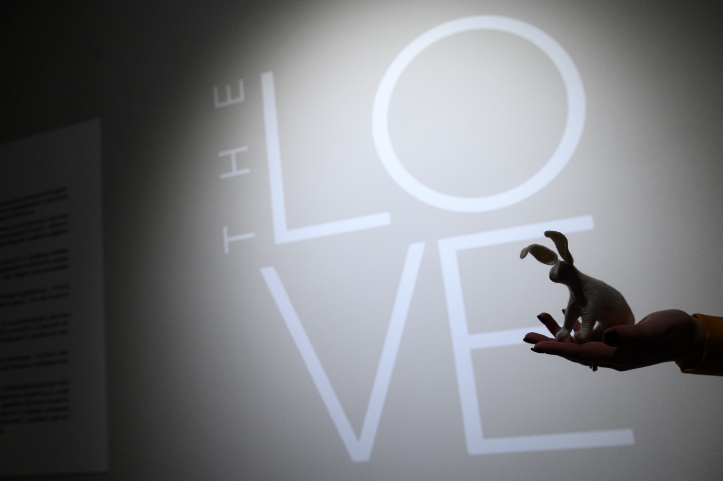 Выставка The Love — это размышления художницы о сущности и природе любви.