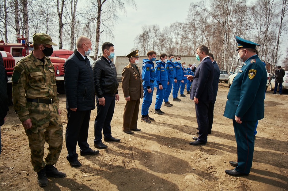 Также руководители проверили готовность добровольного пожарного отряда на территории поселка Молодежный