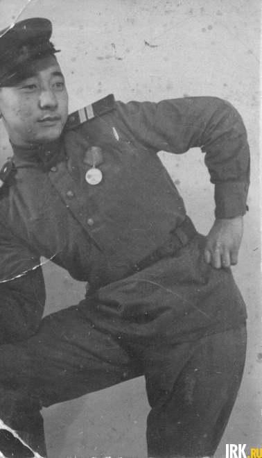 Освобождал Могилев, Бобруйск, Минск, Ковель, Кенигсберг, Польшу и обстреливал прямой наводкой Рейхстаг. При взятии Берлина, 28 апреля 1945 года, был тяжело ранен. До августа лежал в эвакогоспитале в Кенигсберге. Фото Эллы Антакшиновой