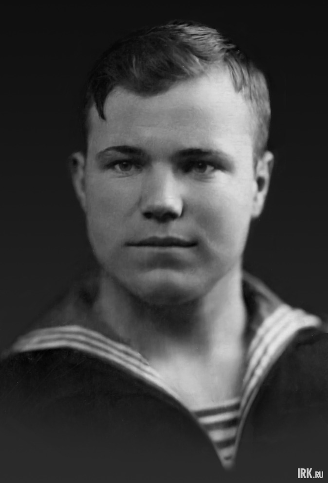 Алексей Иванович Фесюк (1919 г.р). Воевал на Онежском озере, был старшиной 2-й статьи и старшим зенитчиком на канонерской лодке КЛ-13. В 42-м г. она затонула в шторм, экипаж погиб. В Петрозаводске есть мемориальная доска, где указан Алексей Иванович