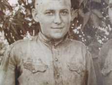Иванов Николай Степанович (1925 -1999). Ушел на войну в 17 лет. После ранения находился в части под Куйбышевом, где и познакомился с бабушкой, Анастасией Носовой. Шил шинели для армии.