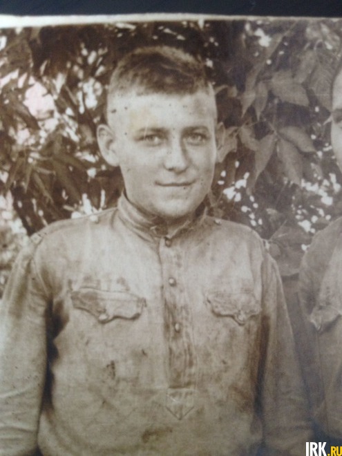 Иванов Николай Степанович (1925 -1999). Ушел на войну в 17 лет. После ранения находился в части под Куйбышевом, где и познакомился с бабушкой, Анастасией Носовой. Шил шинели для армии.