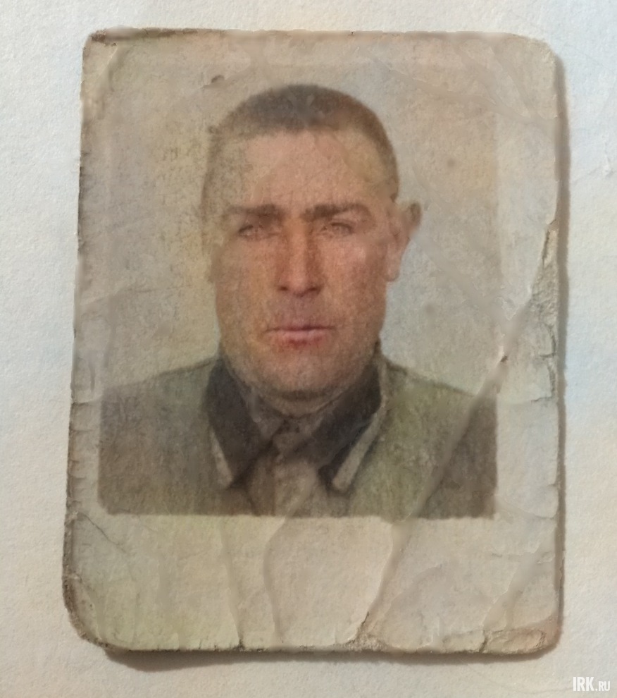 Коробовский Константин Васильевич. Родился в 1900 г, с. Бельск, Черемховского р-на. Последнее место службы - танкист-механик-водитель. Воинское звание красноармеец. Убит 25.01.1943 г.