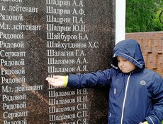 После очередного ранения и контузии попал в госпиталь, где встретил День Победы. Он считался погибшим. Его имя при жизни вписано в книгу Памяти Тюменской области и высечено на мемориальной стеле аллеи Героев в Тюмени.