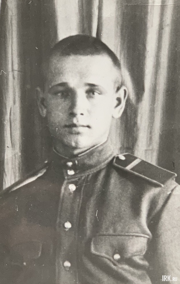 Сальников Иван Савельевич (1926-2012). В 1943 года призвали в армию. Был радистом. Участвовал в войне с Японией, после продолжил службу в ВС.