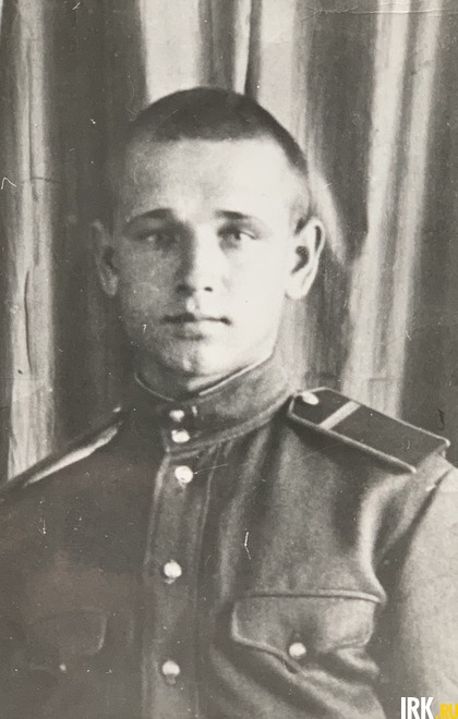 Сальников Иван Савельевич (1926-2012). В 1943 года призвали в армию. Был радистом. Участвовал в войне с Японией, после продолжил службу в ВС.