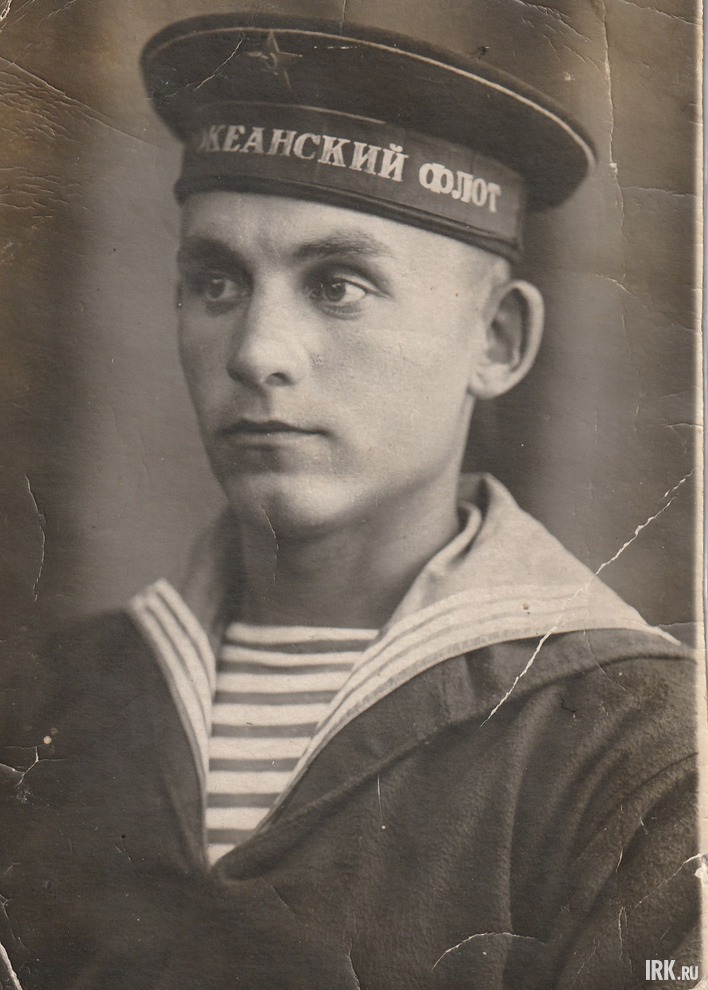 Крючков Степан Алексеевич 1919 г.р. В звании старшего матроса проходил службу в 1151 плавучей зенитной артиллерийской батарее Тихоокеанского флота в составе действующей армии.