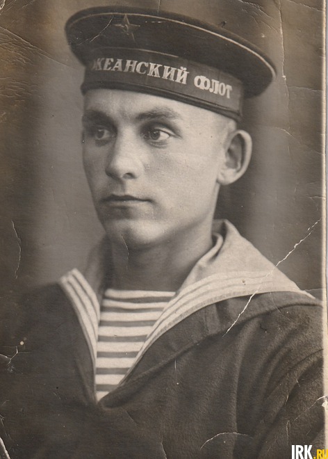 Крючков Степан Алексеевич 1919 г.р. В звании старшего матроса проходил службу в 1151 плавучей зенитной артиллерийской батарее Тихоокеанского флота в составе действующей армии.