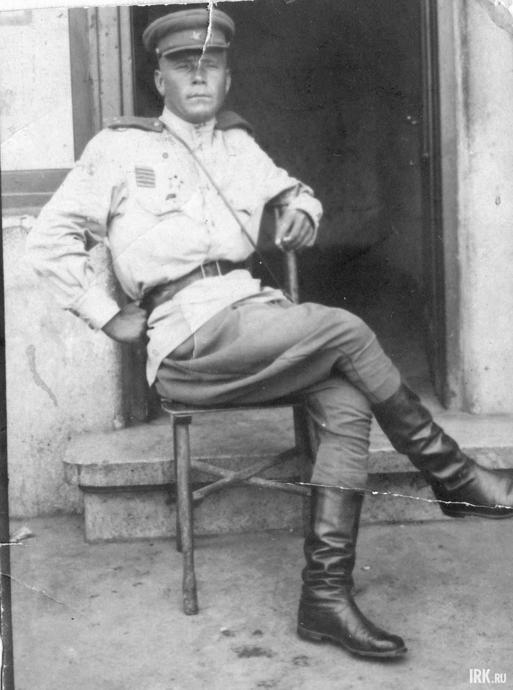Наумов Николай Прокопьевич (1911-1992). Был призван 03.07.1941 года, вернулся домой в ноябре 1945 г: защищал Москву под Гжатском до октября 1941 г. командиром взвода разведки, затем в составе 62-ой Армии воевал под Сталинградом до сентября 1942 г.