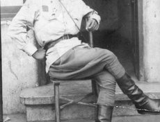 Наумов Николай Прокопьевич (1911-1992). Был призван 03.07.1941 года, вернулся домой  в ноябре 1945 г: защищал Москву под Гжатском до октября 1941 г. командиром взвода разведки, затем в составе 62-ой Армии воевал под Сталинградом до сентября 1942 г.