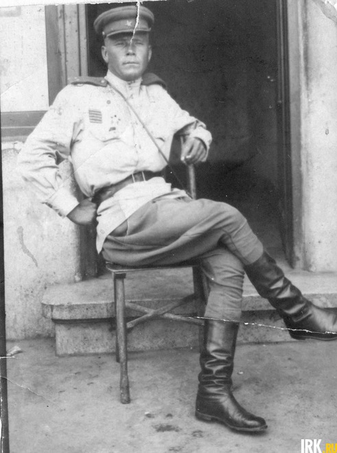 Наумов Николай Прокопьевич (1911-1992). Был призван 03.07.1941 года, вернулся домой в ноябре 1945 г: защищал Москву под Гжатском до октября 1941 г. командиром взвода разведки, затем в составе 62-ой Армии воевал под Сталинградом до сентября 1942 г.