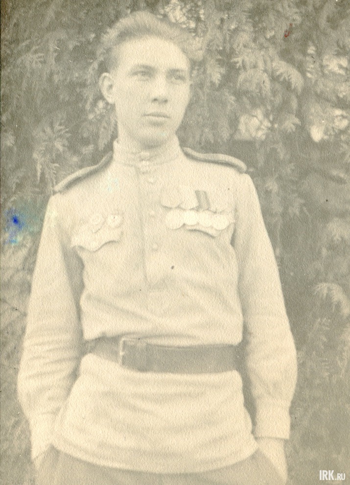Неживых Юрий Николаевич (21.11.1925 - 10.02.2010, Усолье-Сибирское).