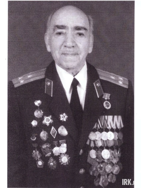 Закончил войну в Манчжурии в 1945 г. в звании старшего лейтенанта медицинской службы. После войны направлен в систему МВД. В 1964 г. возглавил медслужбу УВД Иркутской области. В 1986 г. в звании полковника внутренней службы вышел на пенсию.