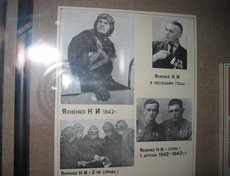 С 1942 г. Кавалер двух орденов Красного Знамени Н. Яхненко назначен замкомандира эскадрильи в 19-й истребительный полк, на базе которого формируется группа «свободных охотников» за вражескими самолетами. Был ведомым трижды героя СССР И.Н. Кожедуба