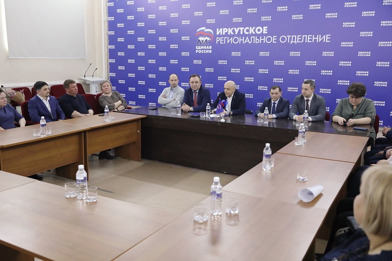 Сергей Сокол с избранными главами и депутатами муниципальных образований Сергей Сокол с избранными главами и депутатами муниципальных образований