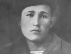 Чернецов Анатолий Николаевич (1922-1944). Был гвардии ст. сержант, ком-р отд. 2 стр. батальона 149 гв. стр. полка 49 гв. стр. Херсонской Краснознаменной ордена Суворова дивизии. Погиб 8 декабря 1944 г. на подступах к Будапешту. Медали «За отвагу», орден К
