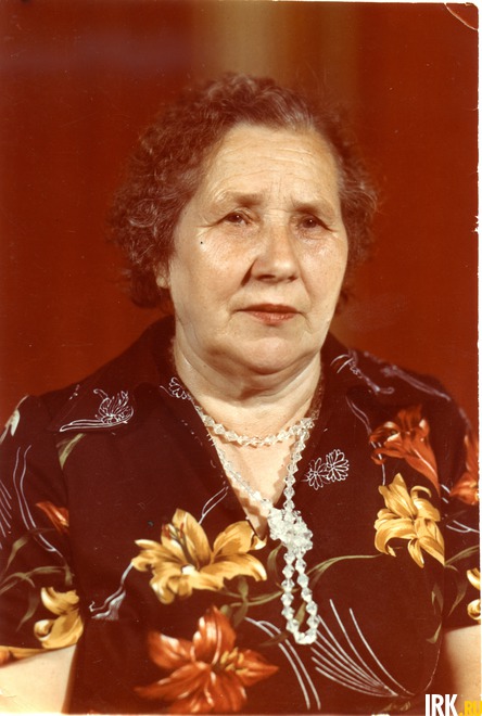 Никитина (Букатенко) Клавдия Фоминична (1917-1996). Работала уборщицей в штабе врага и была связной партизанского отряда, куда потом и ушла. Там прослужила до победы.