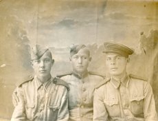 На обратной стороне фото написано: «На память матери от сына Юрия в дни службы в РККА рабоче-крестьянская Красная армия),  г. Чеоябинск, июнь 43г.» (крайний слева). ВОВ было отдано  7,5 года с июня 43г по февраль 50г.