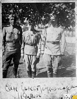 Сокольский Иван Павлович (в центре) санинструктора, фото 1945 года, Чехословакия. Прислала Белоусова Ксения.