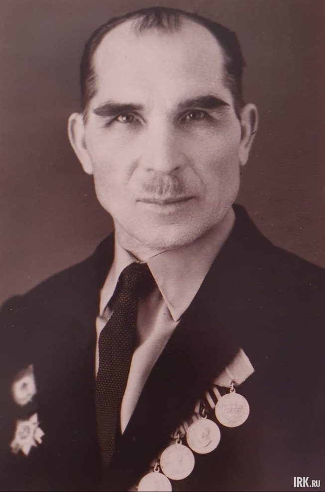 Белых Михаил Николаевич (1914-1988). Капитан, командир эскадрильи ближне бомбардировочного авиаполка 247 бомбардировочной авиадивизии. Лично осуществлял боевые вылеты, выполнял спецзадания. Участвовал в войне с Японией