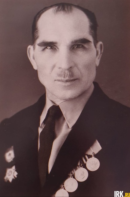 Белых Михаил Николаевич (1914-1988). Капитан, командир эскадрильи ближне бомбардировочного авиаполка 247 бомбардировочной авиадивизии. Лично осуществлял боевые вылеты, выполнял спецзадания. Участвовал в войне с Японией