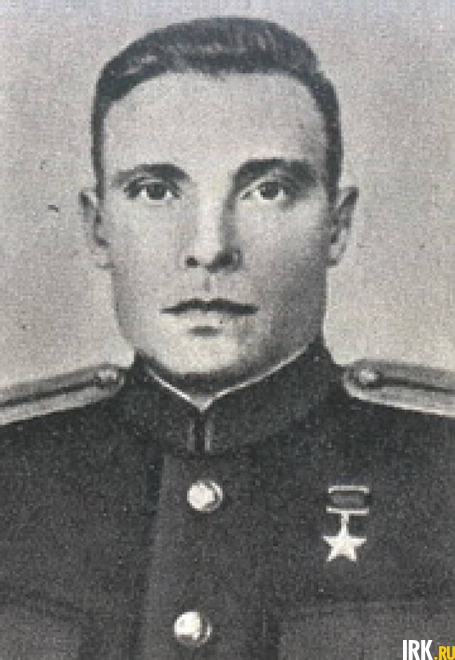Роман Спиридонович Машков (1922-1971). Призван в 1941. К августу 1944 года служил командиром взвода разведки 5-й мотострелковой бригады 5-го танкового корпуса 2-го Прибалтийского фронта. Отличился в боях на территории Латвийской ССР.