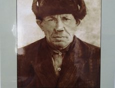 Суров Семён Иванович (1906). Призван в августе 1941г. Воевал на Юго-Западном фронте 131 стрелковое дивизии до 1943г. Тяжело ранен в 1942г. С февраля 1943г. по декабрь 1945г. служил в 585 БАО стрелком. «За победу над Японией», "За победу над Герман