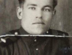 Дунаев Валентин Анисимович (1927-2003. Призван в феврале 1944 г., служил в школе снайперов, переведен в экипаж тяжёлых танков, механиком водителем, участвовал в войне с Японией