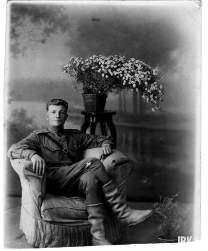 Громов Алексей Афанасьевич (1916-1994). Воевал на Восточном фронте. Был лейтенантом.