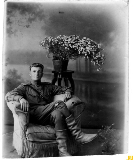 Громов Алексей Афанасьевич (1916-1994). Воевал на Восточном фронте. Был лейтенантом.