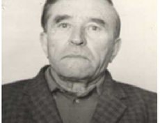 Орден Красной Звезды, медали «За боевые заслуги», «За отвагу», «За освобождение Варшавы», «За победу над Германией в Великой Отечественной Войне 1941-1945 г.г.».Войну закончил в Берлине.