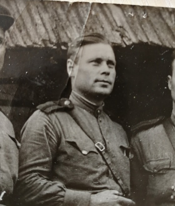 Охотников Тимофей Васильевич (1812 – 1945). Участник Великой Отечественной войны с 6.07.1941 г. по 1945 г., водитель, старшина 16-ой Гвардейской стрелковой дивизии. Пропал без вести в мае 1945 г. в Берлине. Фото прислала Варвара Рукавишникова